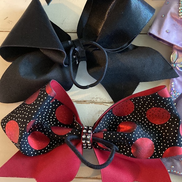 15 Gorgeous Cheer Bows - Picture 6 of 6